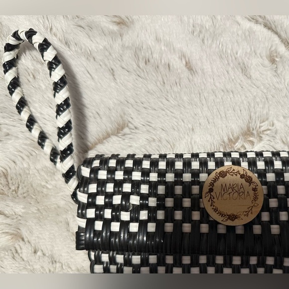 Maria Victoria Carlota Woven Wristlet Clutch - Picture 4 of 9